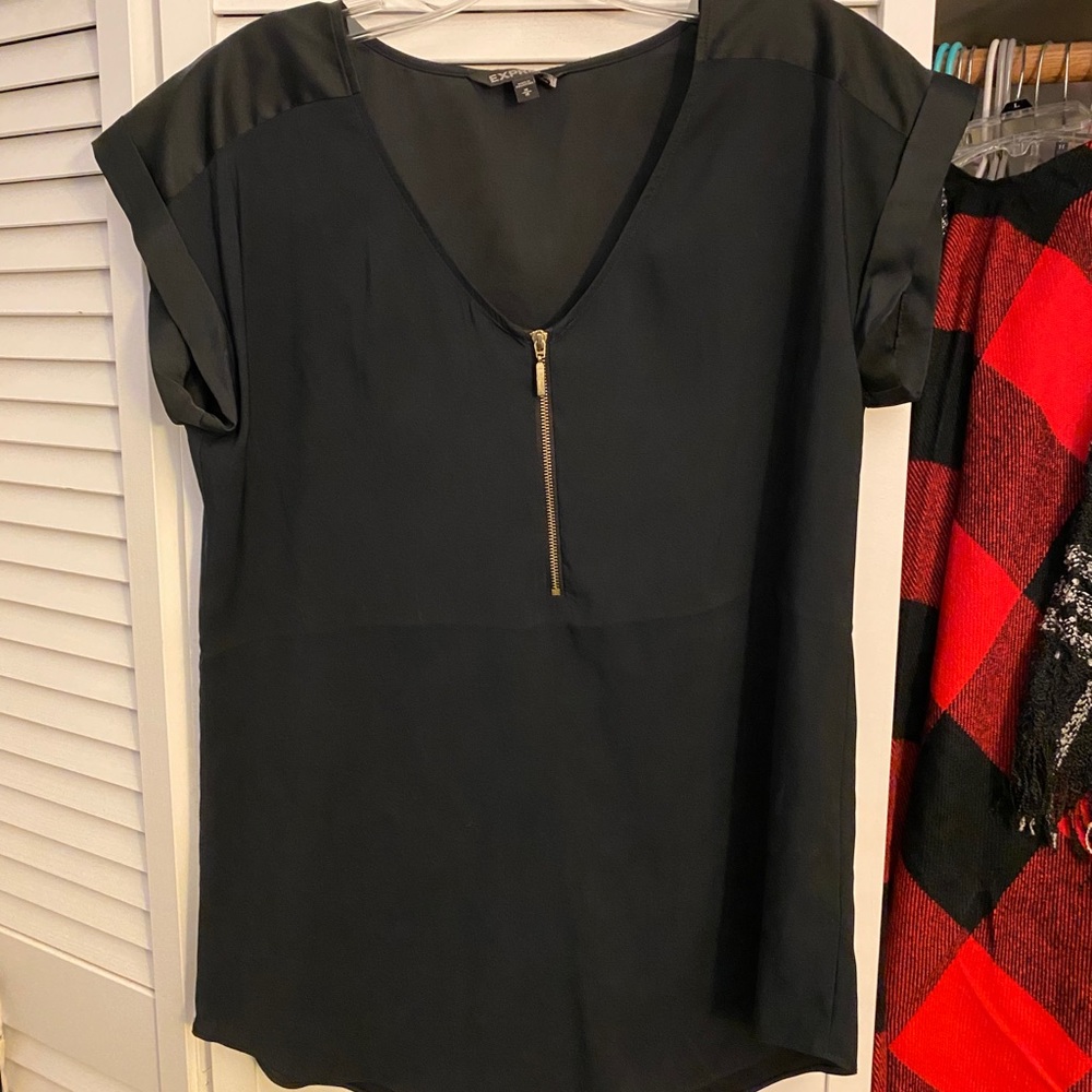 Express zippered v-neck, black, size M